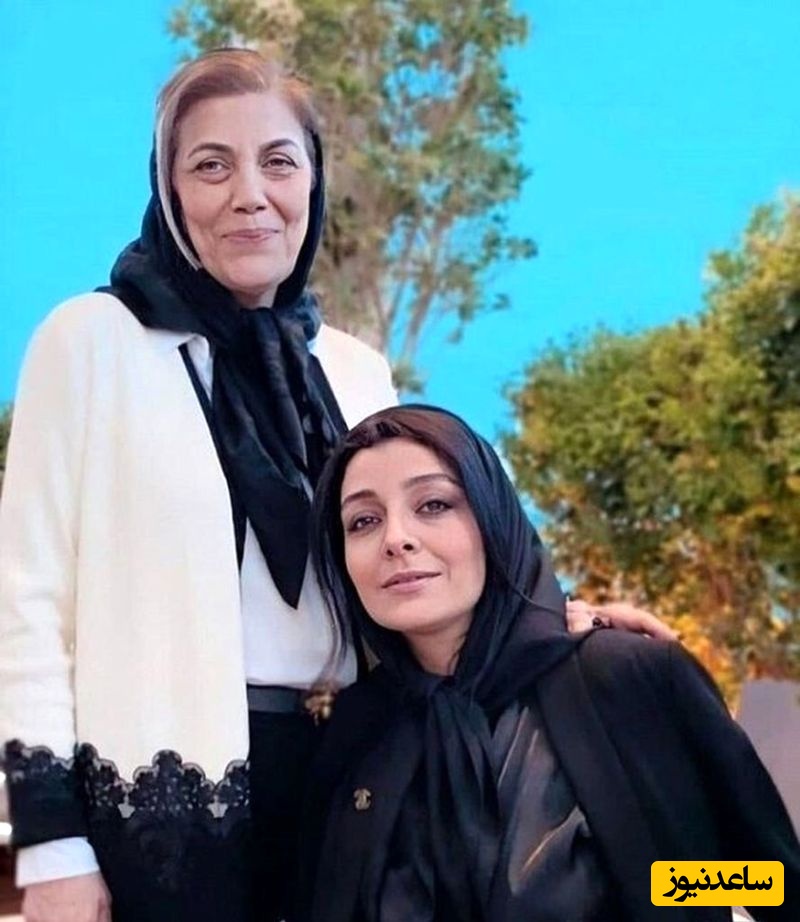 نگاهی به میز آرایی چشم نواز و اصیل مادر ساره بیات به مناسبت تولدشان!/ظروف سیلور و سرویس چایی خوری خاص و گلهایی که بوش رو تا اینجا هم میشه حس کرد+عکس