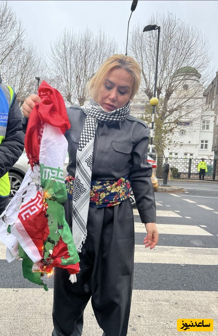 ساعدپناه در حال آتش زدن پرچم ایران