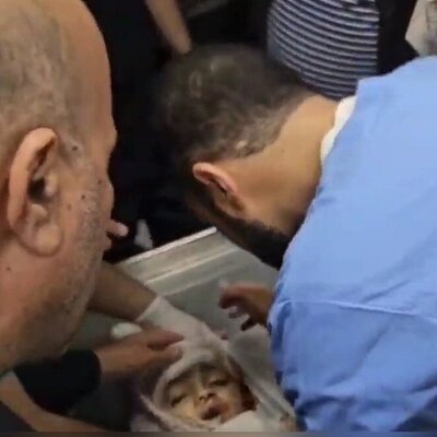 (ویدئو) لحظه روبرو شدن پزشک فلسطینی با جنازه فرزندش در بیمارستان
