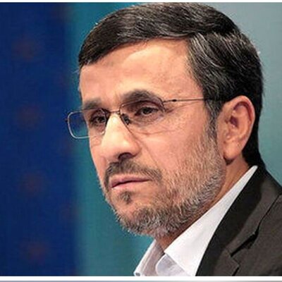 (عکس) وقتی مارادونا پیراهنش را به محمود احمدی نژاد داد!/ او شجاع و در صف اول مبارزه با آمریکاست