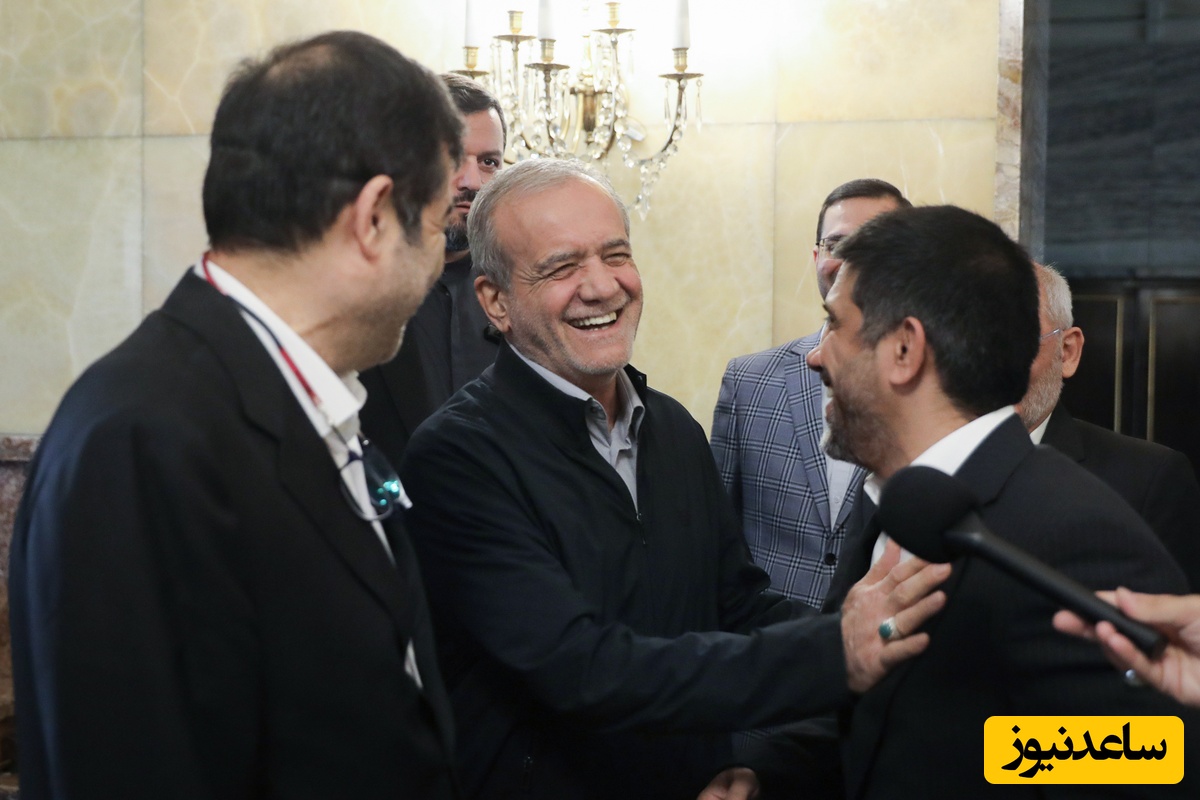 (فیلم) وقتی علیرضا دبیر کت داماد پزشکیان رو می‌پوشه! / پزشکیان: نذاشتن کت بپوشی؟ ؛ علیرضا دبیر: از وقتی شما کت نمی‌پوشی دیگه راحت شدم