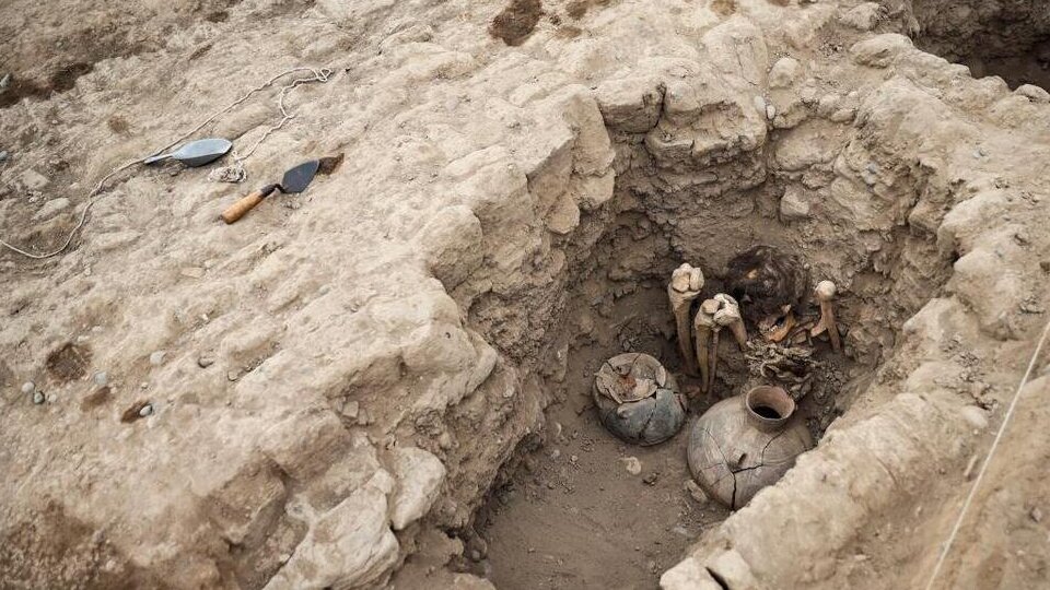 (ویدئو) کشف یک مومیایی 1000 ساله نشسته با پا‌های خمیده!