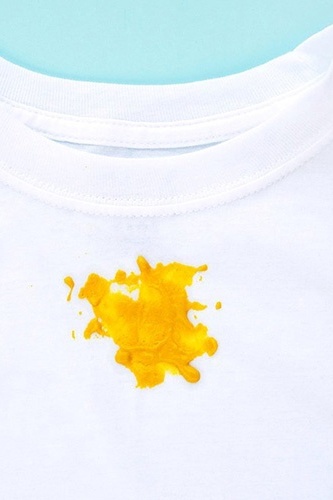 جادوی از بین بردن لکه زردچوبه از روی لباس و پارچه