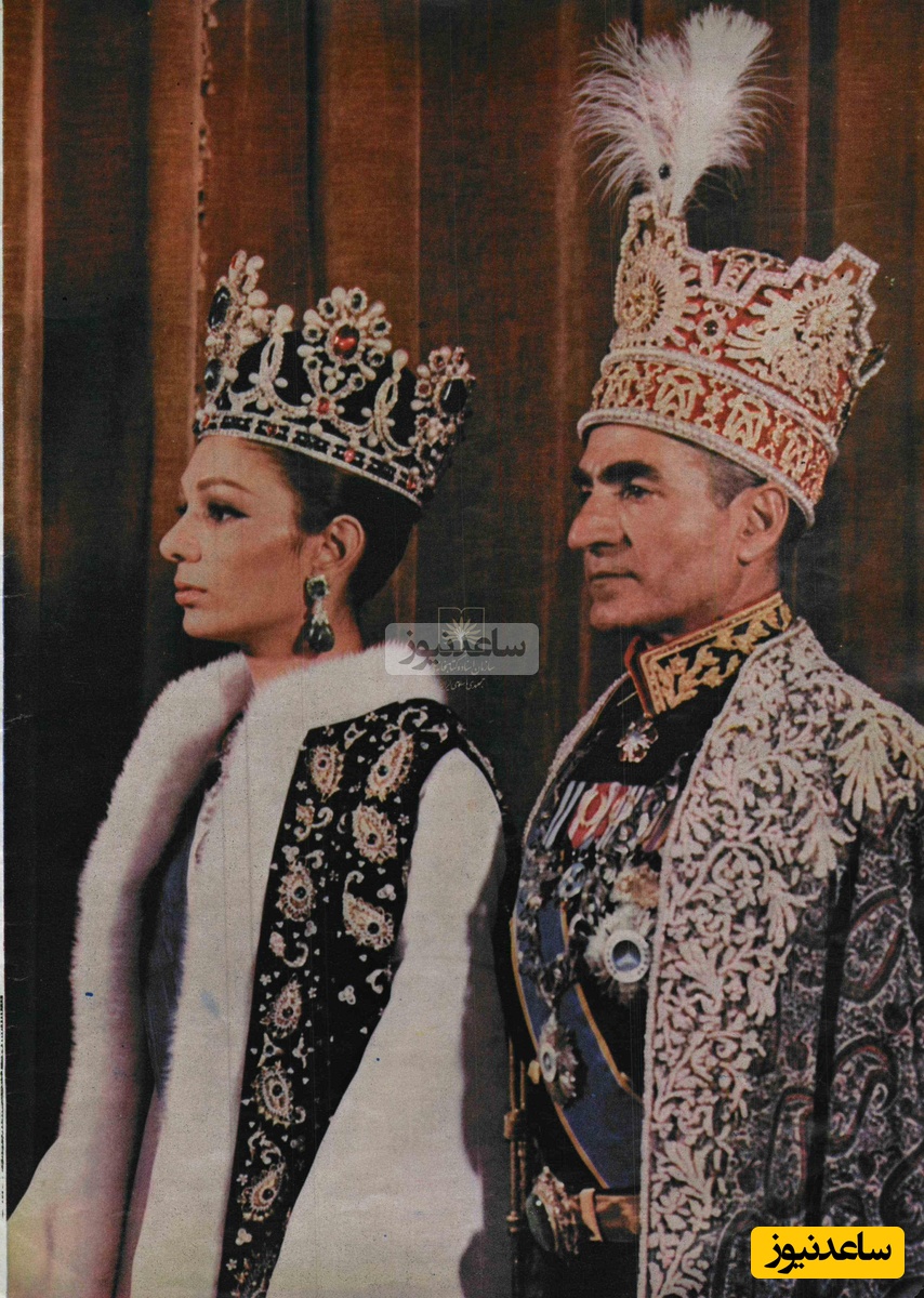 عکس زیرخاکی و رنگی دیده نشده از محمدرضا شاه پهلوی و فرح دیبا بر سر گهواره مجلل دخترشون!
