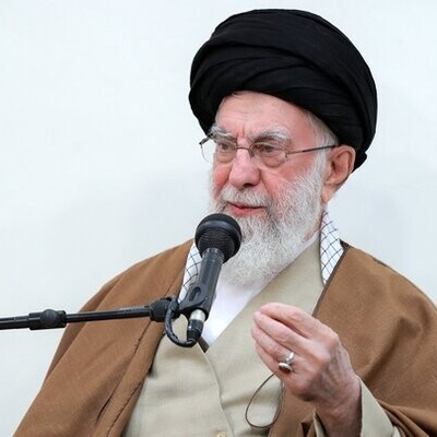 تذکر جدی رهبر شهید انقلاب در یک جلسه خصوصی به شخصی که به جای واژه خلیج‌فارس از خلیج استفاده کرد+عکس