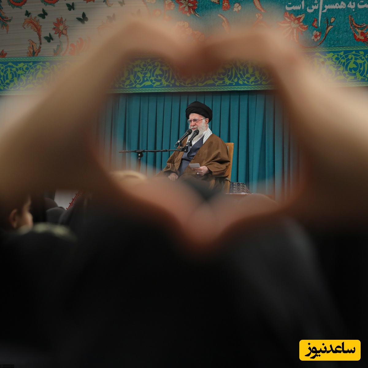 ببینید| شور و  شوق دیدنی  زنان ایرانی از دیدار با مقام معظم رهبری.../ چه اشکی میریزند!