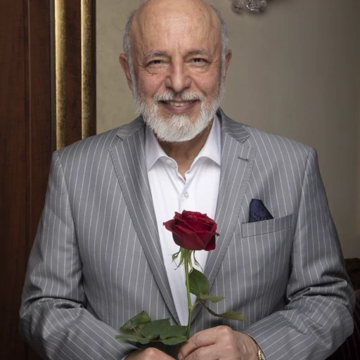 (ویدیو) دکتر آزمندیان متخصص روانشناسی ایران: توی هر مرحله‌ای که هستی خفن زندگی کن تا پولدار بشی...