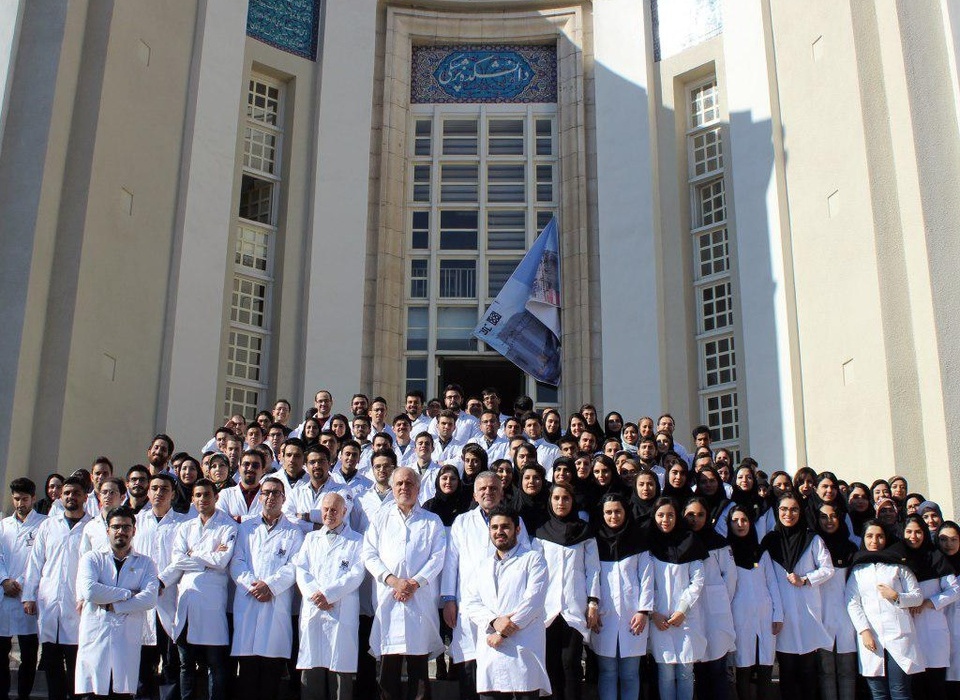 (ویدیو) شروع رویایی مسیر پزشکی جشن روپوش سفید دانشجویان ورودی 1400 با لحظاتی پرهیجان و خاطره‌انگیز!