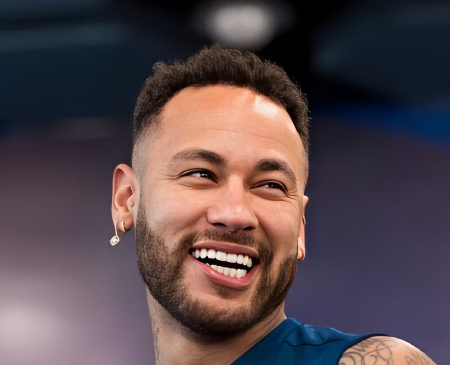 مروری بر سفره‌ی کریسمسی نیمار با غذاهای ایرانی؛ آب از لب و لوچه‌ی برونا سرازیر شده😂 + عکس