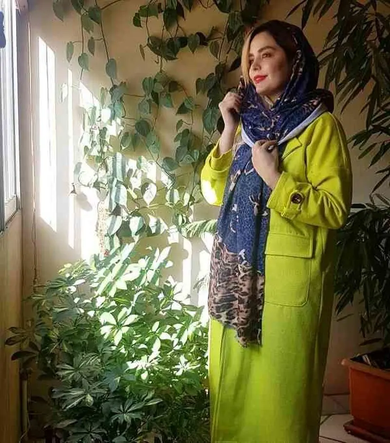 دکوراسیون آپارتمان نورگیر و پر از حس زندگی سپیده خداوردی، مرضیه‌یِ آوای باران؛ از مبلمان شیک آجری و یاسی رنگ تا فرشهایی منحصربفرد به سبک خانه نوعروس‌ها+ویدیو