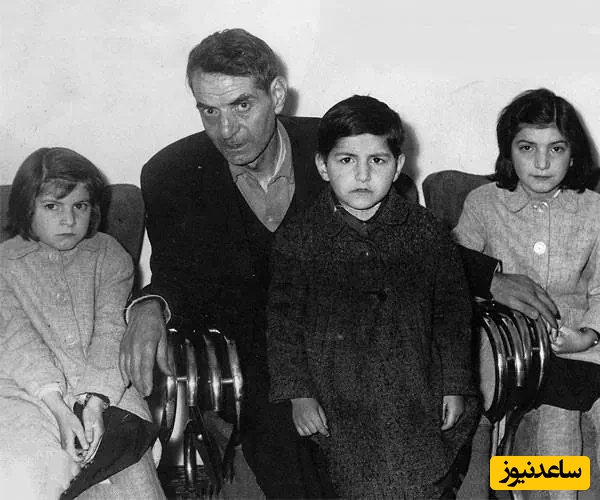 استاد شهریار در کنار فرزندانش