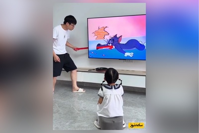 خلاقیت خنده‌دار و تحسین برانگیز پدر کره‌ای در تماشای کارتون حماسه آفرید/ این دفعه دیگه بچه‌هارو بذارین پیش باباشون، بیشتر خوش میگذره