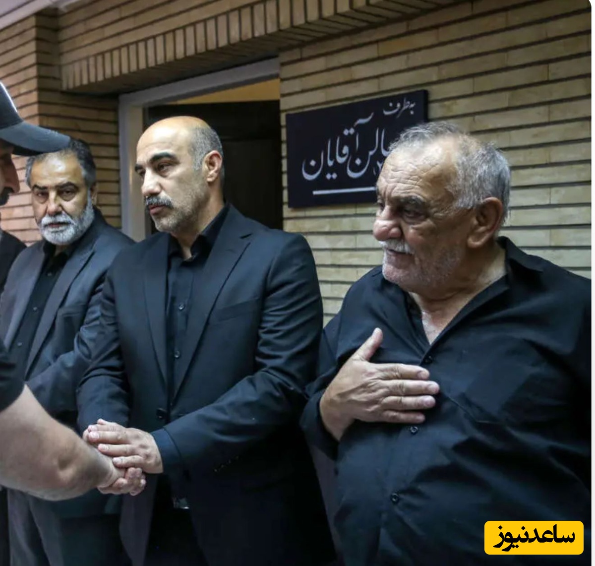 نگاهی به حضور بازیگران و هنرمندان مشهور در مراسم ختم برادرزاده محسن تنابنده +عکس/ از علی اوجی و محسن کیایی تا احمد مهران فر و هومن حاجی عبداللهی