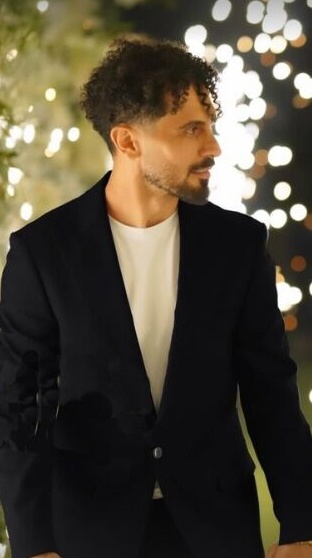 نگاهی به تالار عروسی اعیانی با مهمانان ویژه  امیدعالیشاه کاپیتان پرسپولیس / از رینگ طلایی تا کت شلوار سفید