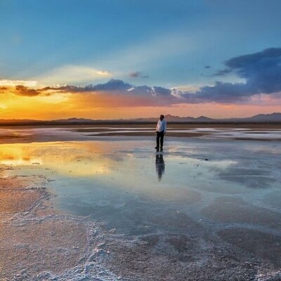دریاچه حوض سلطان قم : نشان دهنده انعکاس زیبایی از آسمان