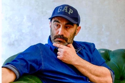 منصوریان: استقلال اعصاب پیمان معادی رو بهم ریخت، برای بازی ها لباس مارادونا می‌پوشه و میاد استادیوم، محسن تنابنده یکبار زنگ زد بهم و...+فیلم