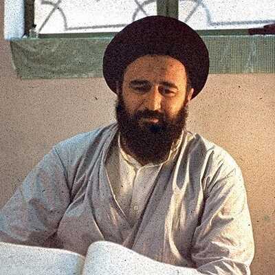 آلبوم تصاویر سید مصطفی خمینی پسر ارشد امام خمینی (ره) ؛ از هم نشینی با پدر خانه ای ساده تا تصویری از مزار ایشان در نجف و کنار امام علی (ع)