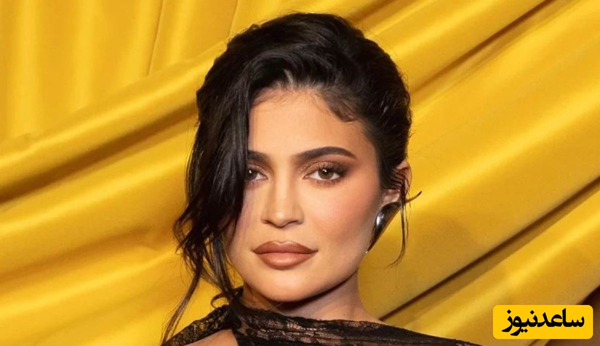 کایلی جنر خودشو شبیه خروس کرد! وقتی خدا بهت پول داده ولی سلیقه نه!