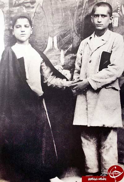 امام خمینی (ره) در دوران کودکی نفر سمت راست