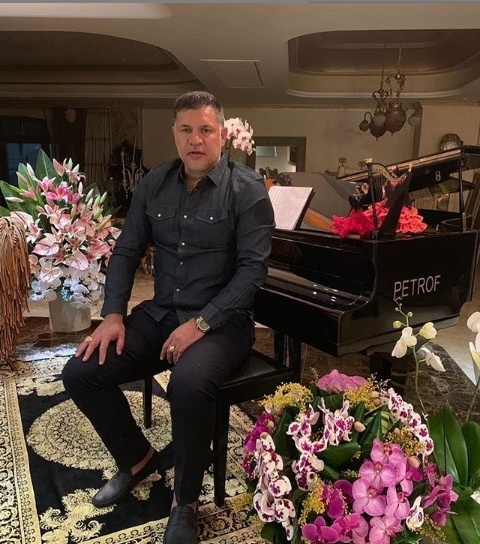 پذیرایی درجه یک و بدون کم و کاست علی دایی از چهره های مشهور فوتبال در آپارتمان لوکسش بعد به دنیا آمدن دخترش نورا/ از کباب برگ مخصوص تا کالسکه شیک پرنسسی+عکس