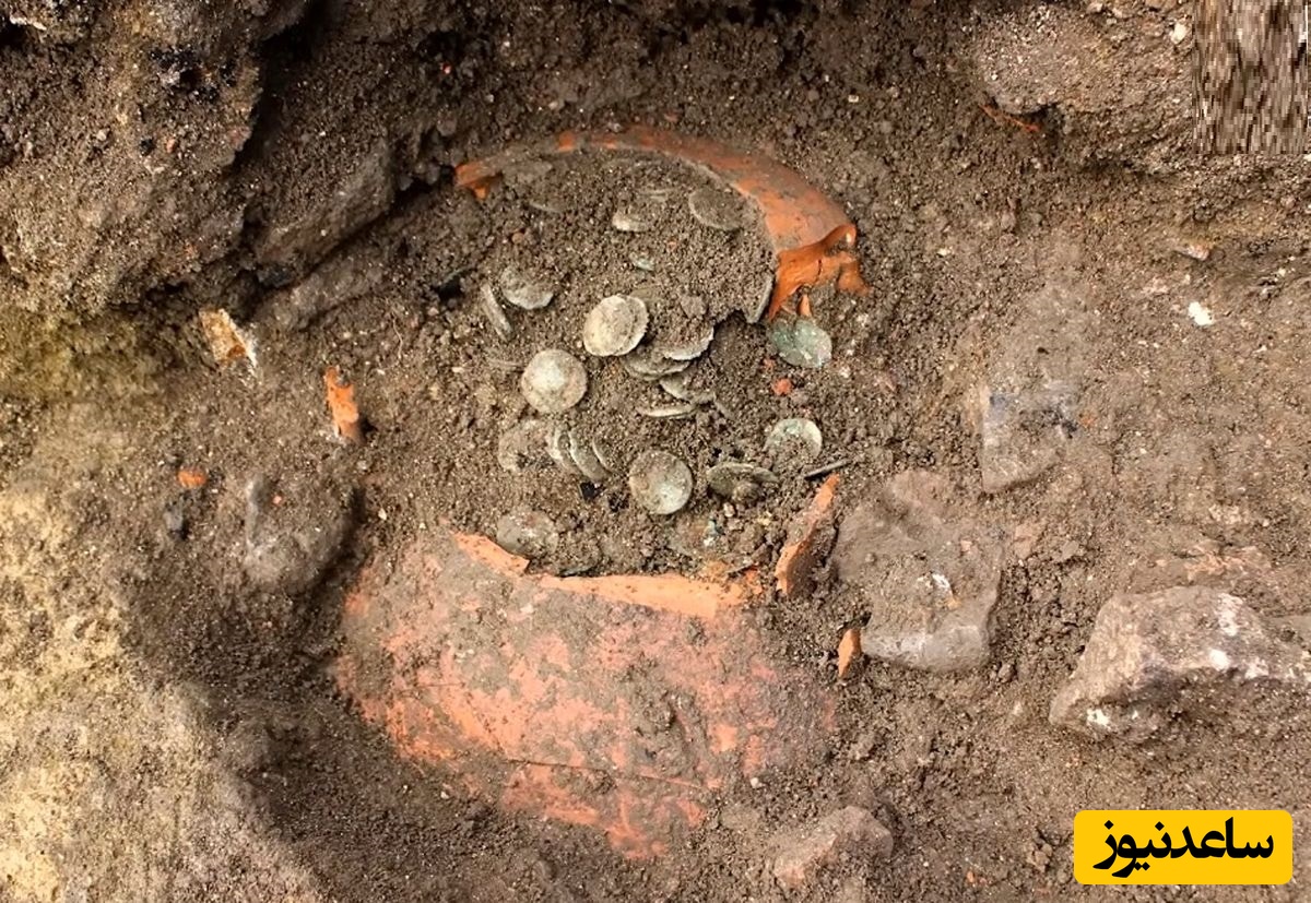 راز یک «گنجینۀ منظم»؛ سه کوزۀ پر از سکه‌های رومی که در سه خانه دفن شده بودند