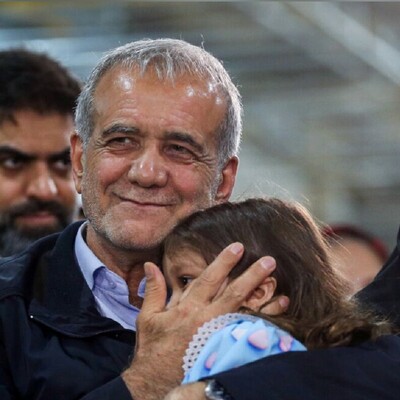 پربازدید شدن عکس زیرخاکی پدر و مادر دکتر پزشکیان، رئیس جمهور ملت ایران با لباس محلی در ارومیه+عکس