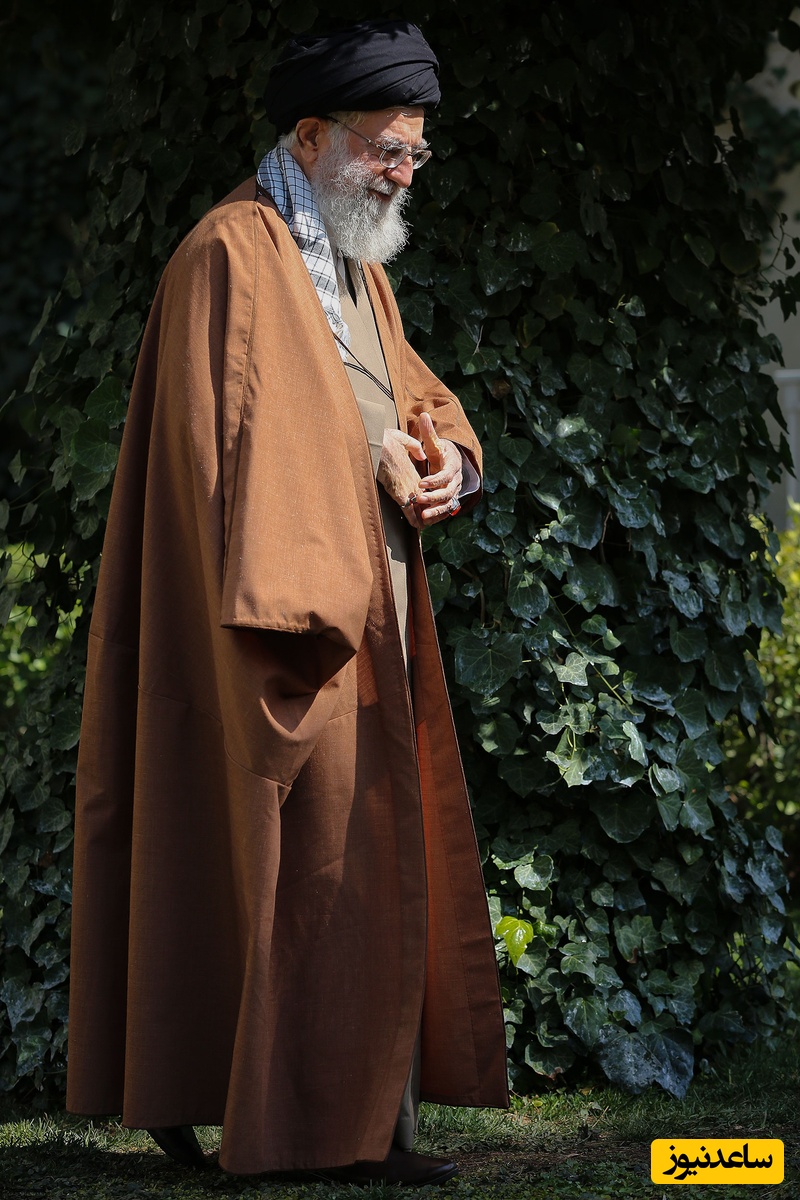 تصاویر دیده نشده از بازدید رهبر انقلاب از بقایای جنازه سربازهای نیروی دلتا فورس آمریکا