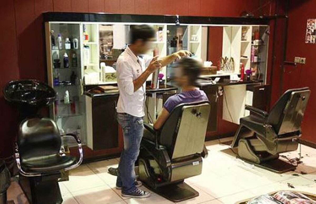 پلمپ آرایشگاه مردانه به دلیل رعایت نکردن حجاب! +عکس
