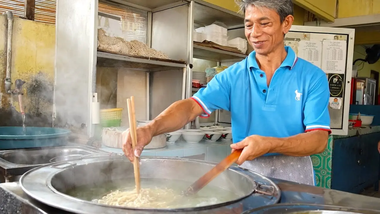 (ویدئو) ماجرای مهربان ترین مرد ژاپنی!/ حقایق جالب از نودل فروشی که 10 سال یک پیرمرد را از گرسنگی نجات داد!