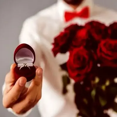 (عکس) خلاقیت احمقانه آقا داماد در تزئین حلقه نامزدی با دندان عقل برای خواستگاری از دختر مورد علاقه اش! عقلشم همراه دندونش کشیده متاسفانه😂