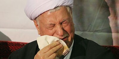 قدم‌زنی در تاریخ؛ گریه‌های آیت‌الله هاشمی رفسنجانی برای امام خمینی(ره) در مراسم تشییع ایشان+عکس