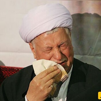 قدم‌زنی در تاریخ؛ گریه‌های آیت‌الله هاشمی رفسنجانی برای امام خمینی(ره) در مراسم تشییع ایشان+عکس