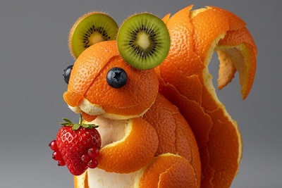 اوج خلاقیت هنرمند باسلیقه در طراحی چهره حیوانات با میوه؛ از درست کردن جوجه تیغی با کیوی تا ماری که با سیب قرمز درست شده! +عکس/ مگه میشه اینا رو خورد😍