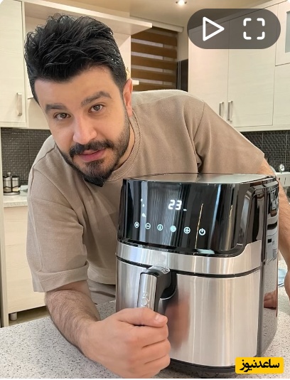 نگاهی به آشپزخانه دلباز و غرق در نور منزل پیمان طالبی؛ از کابینت‌هایی مد روز و خوشرنگ تا لوازم برقی لاکچری و کافه‌بار مخصوص آقای مجری +ویدیو