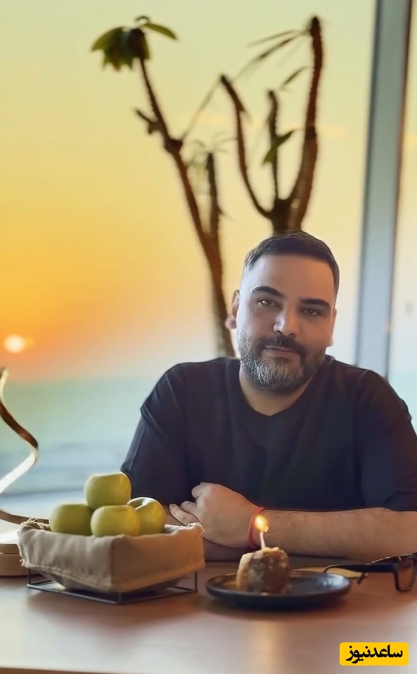 ویدئو/ صمیمت و مهربانی در جشن تولد 43 سالگی احسان علیخانی: قطعا تو این وضعیت به دنیا اومدن آدمی مثل من مهم نیست...