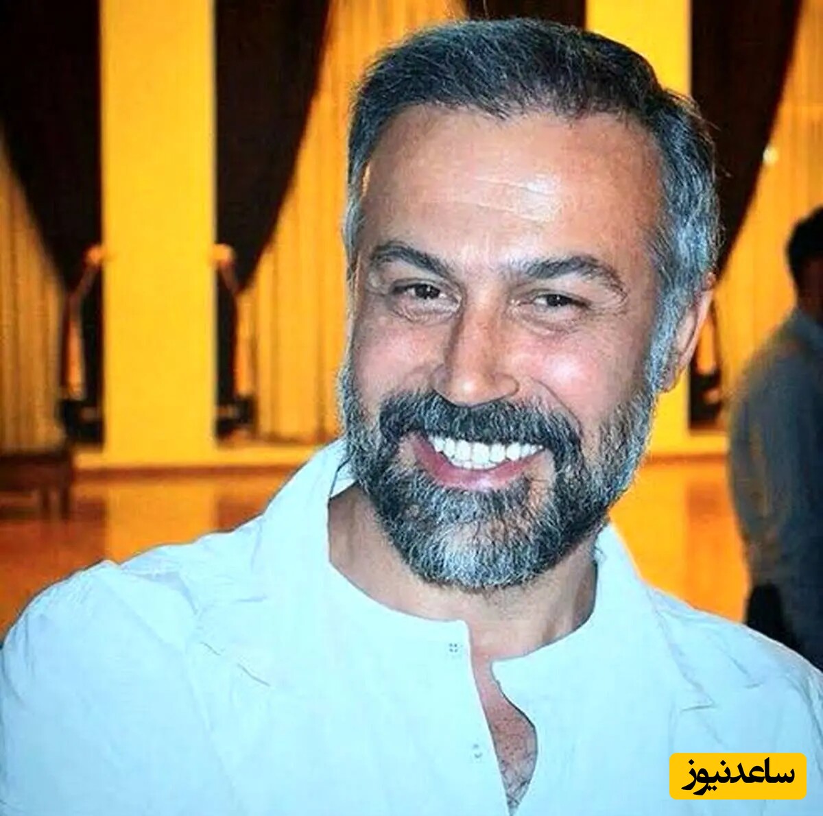 پوشش متفاوت همسر دانیال حکیمی در خارج