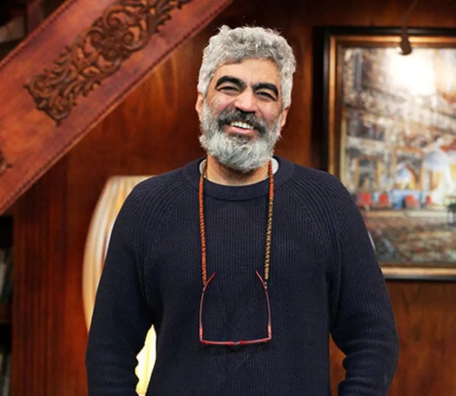 (ویدیو) احساسی‌ترین شعرخوانی سروش صحت از حزین لاهیجی: ای وای بر اسیری، کز یاد رفته باشد/ در دام مانده باشد، صیاد رفته باشد