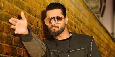 دانلود آهنگ خدا از ماکان بند+ متن ترانه/تو خلوت خودم بودم و میخواستم بگیری جونمو گفتم خدا خودت بیا و دستتو بذار رو شونه هام آروم بشم