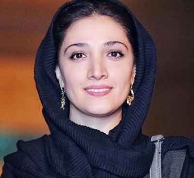 عکس نایاب از دوران ابتدایی مینا ساداتی/ خانوم بازیگر انقدر تو کتاب غرق بوده که تو عکس هم نتونسته سرشو از روی صفحه بلند کنه!😂