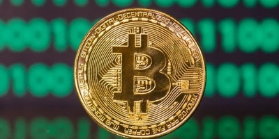 بیت‌کوین بر سر دوراهی؛ آیا دژ 76 هزار دلاری فرو می‌ریزد؟