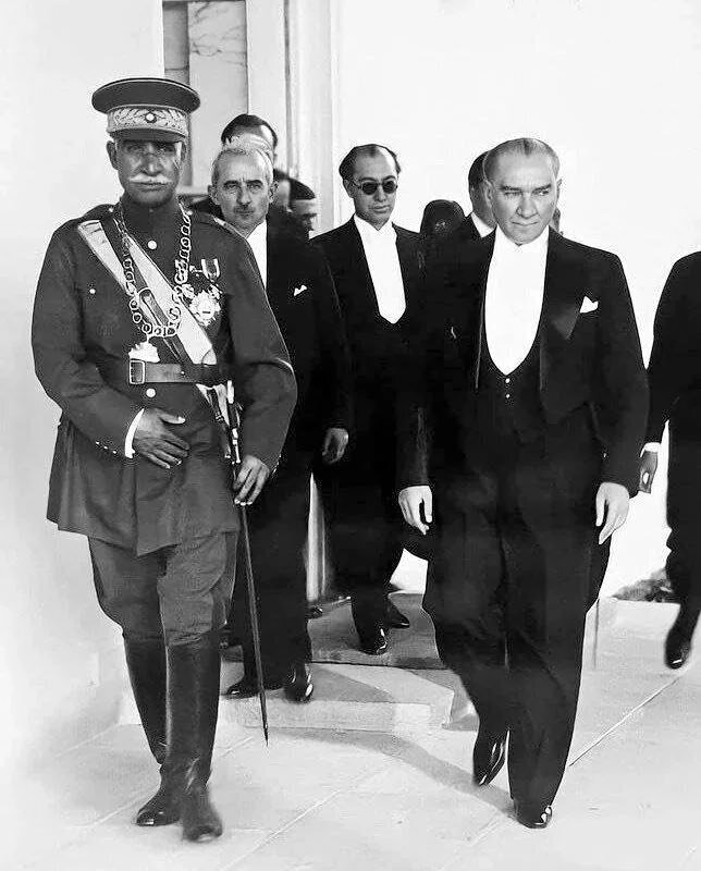 قاب دونفره شاه پهلوی و آتاتورک در ترکیه