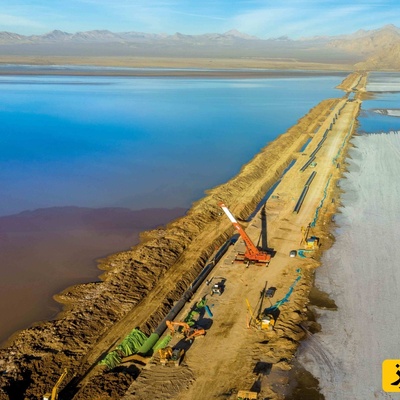 شلیکِ غیرت به قلبِ عطش؛ وقتی دریای عمان در کویر قد کشید! / شاهکارِ "رگِ فولادی" مهندسان ایرانی که محاسبات جهانیان را به هم ریخت! + ویدئو