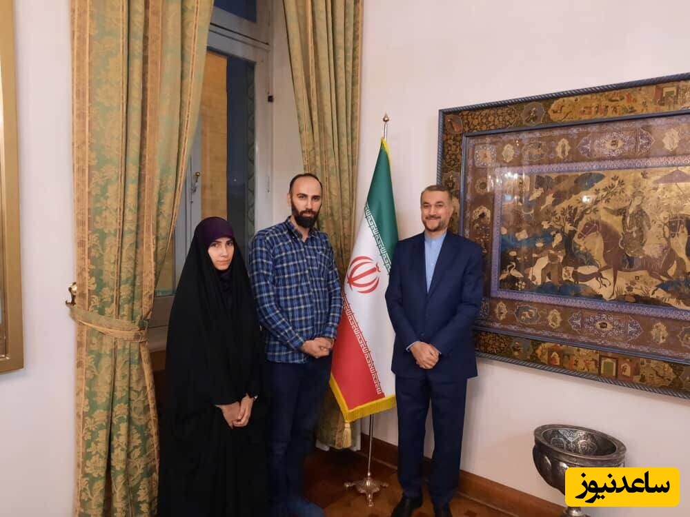 حضور حمید نوری در منزل حسین امیرعبداللهیان برای عرض تسلیت به خانواده ایشان و قدردانی از تلاشهای وزیر شهید برای آزادی وی+عکس