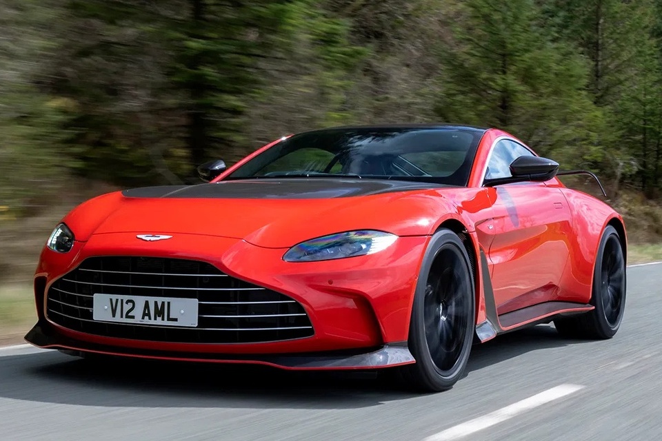 (ویدیو) بررسی خودروی لوکس و خاص استون مارتین Aston Martin ونتیج مدل 2025/ شاهکاری قدرتمند و سریع که شما را شگفت‌زده می‌کند!