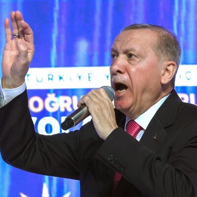 رجب طیب اردوغان رد داد/ آواز خوانی در بین هوادارانش ترکیه را در بهت فروبرد+ فیلم