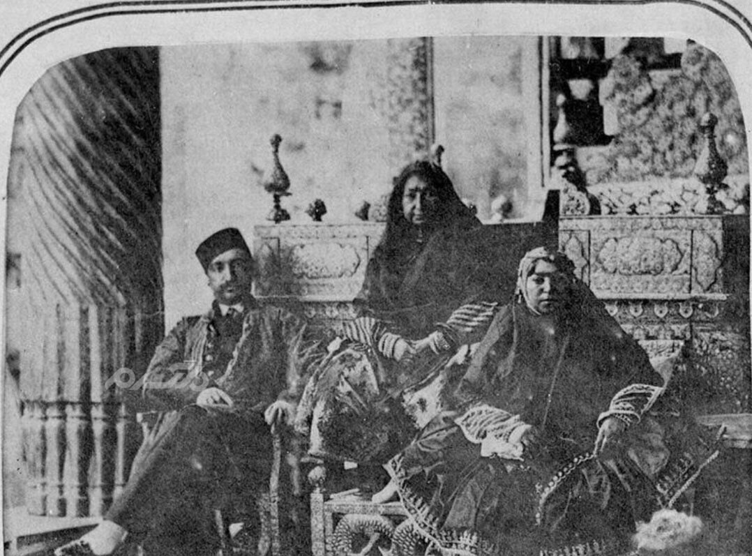 ناصر الدین شاه و مادر و خواهرش