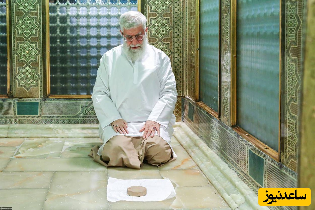 اقامه نماز رهبر انقلاب