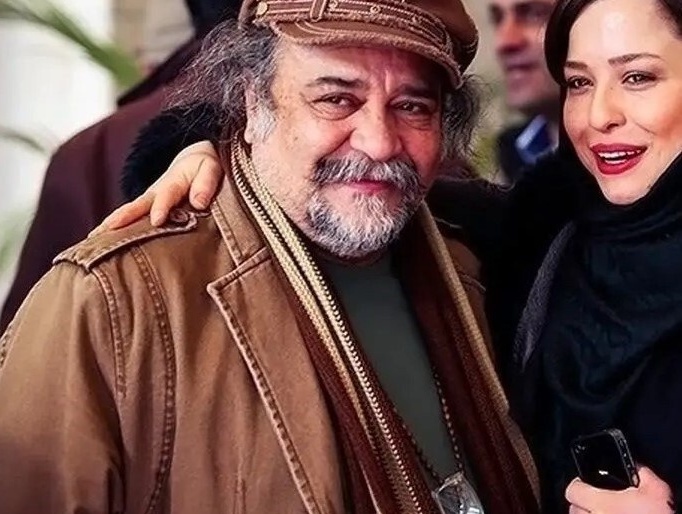 نگاهی به کتاب‌های منتشرشده از محمدرضا شریفی‌نیا و اجرای آن‌ها بر روی کیک تولدش/ کیک تولد کتابی شریفی‌نیا در کنار دخترانش، مهراوه و ملیکا+ تصاویر