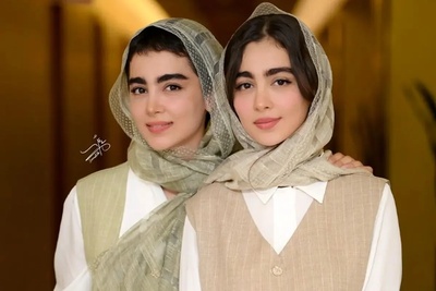 سورپرایز متفاوت دوقلوهای محسن تنابنده برای مادرشان در روز مادر؛ لوکیشن، رستوران و تبریک در قالب شبکه خبر!+ویدیو/ طفلی مامانشون چقدر سورپرایز شد😍