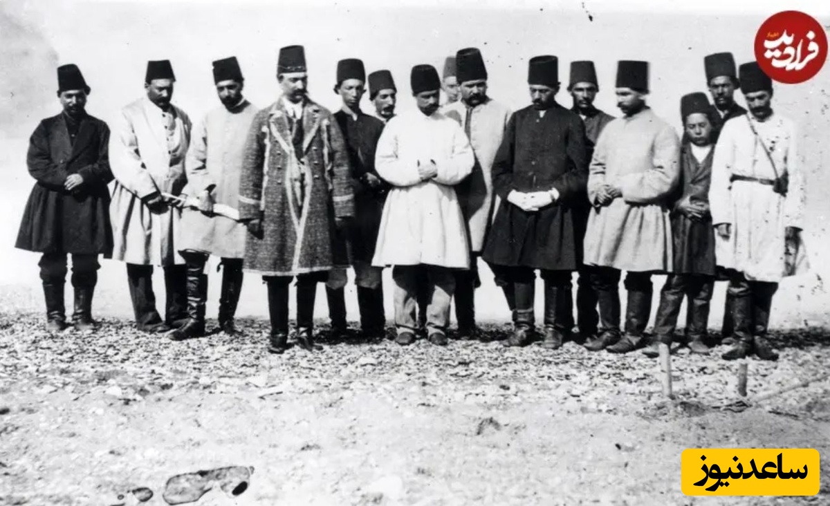 عکس یادگاری ناصرالدین شاه و همراهانش در ساحل  دریای خزر
